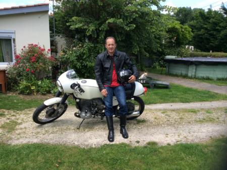 L'est pas peu fier de son bolide, le gazier